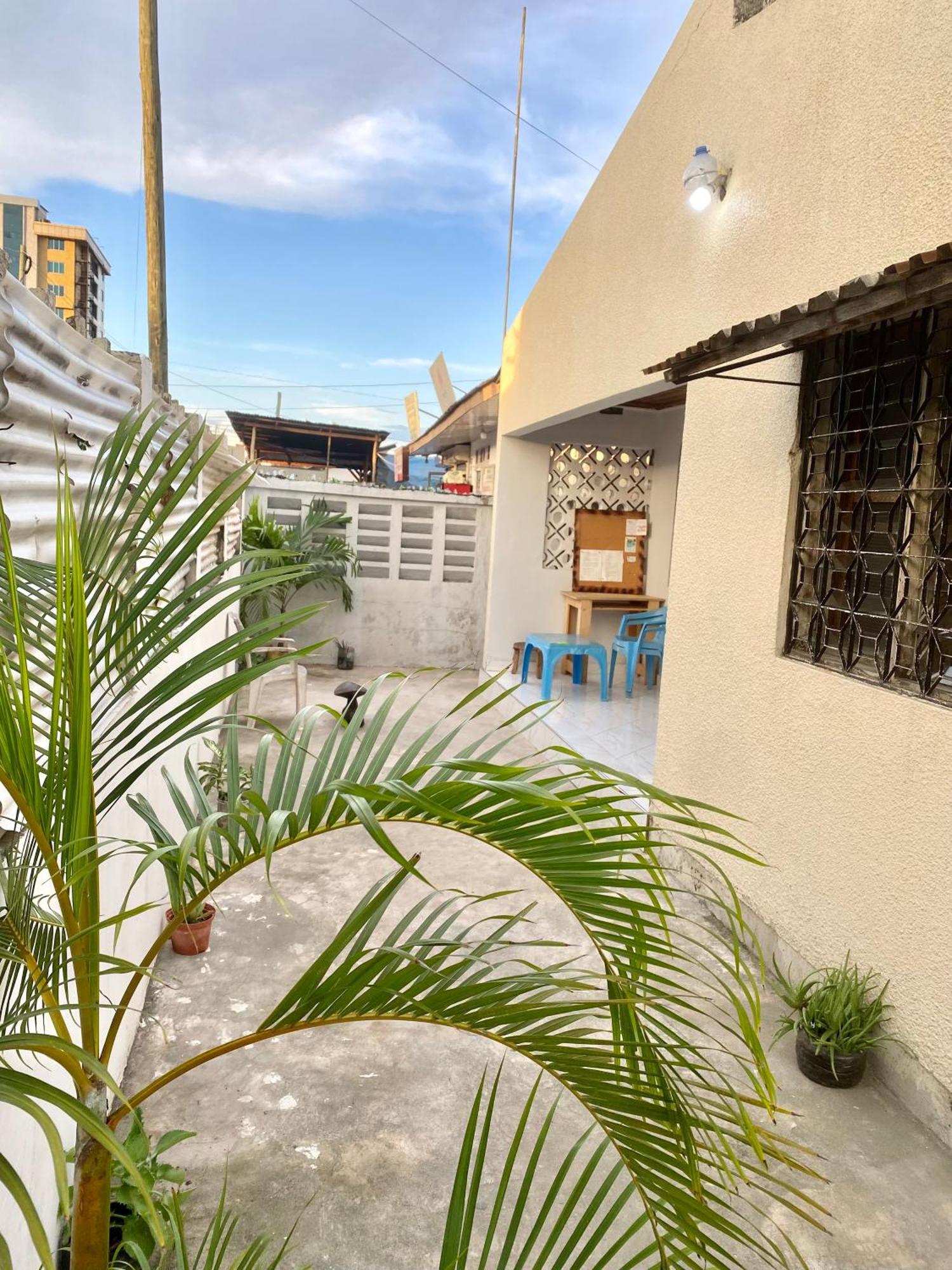 The Nest Haven Hostel Dar es Salaam Exteriör bild